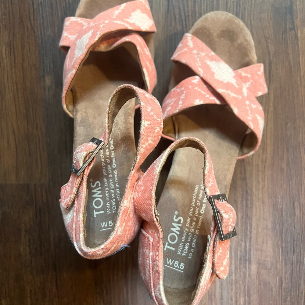 Toms Sienna Coral Aztec Sandals